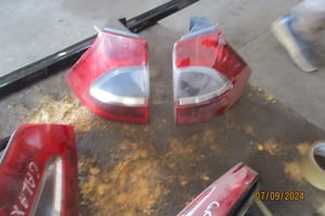 FORD GALAXY MK3 LAMPA TYŁ W BŁOTNIK KLAPĘ PRAWA/LEWA