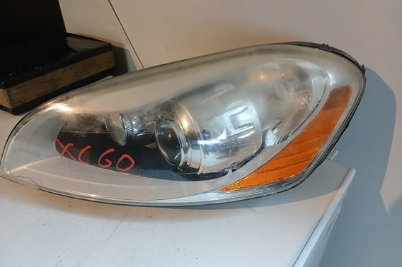 VOLVO XC60 I LIFT LAMPA PRZEDNIA LEWA XENON USZKODZONA 30763135