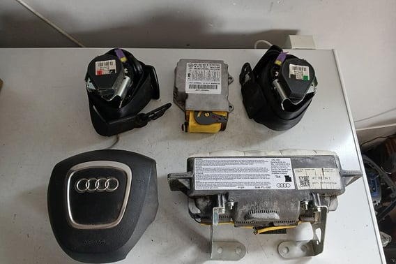 AUDI A6 C6 PODUSZKI PASY KOMPLET