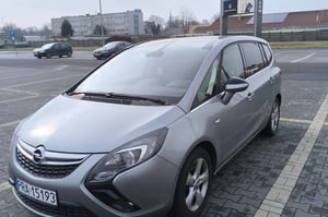 Opel Zafira Minivan 2012