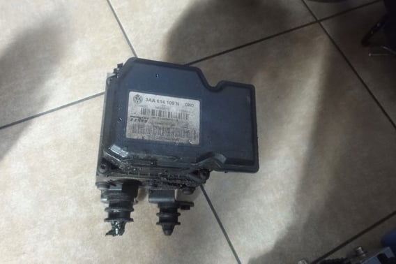 VW PASSAT B7 POMPA ABS 3AA614109N