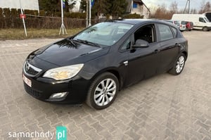 Opel Astra Hatchback 2012