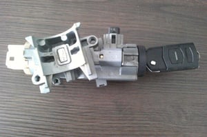 MAZDA CX-7 STACYJKA Z KLUCZYKIEM NE6166938B