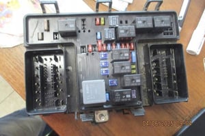 FORD MONDEO MK5 SKRZYNKA BEZPIECZNIKÓW F2GT14A067JD