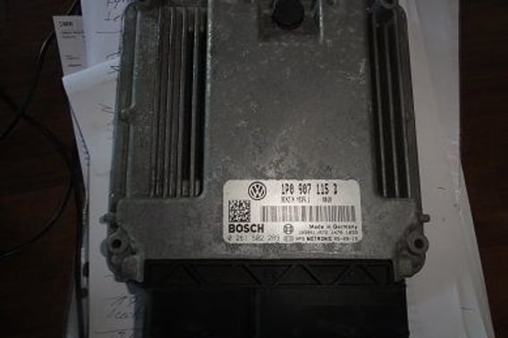 VW SEAT AUDI 2.0TFSI KOMPUTER 1P0907115D 0261S0228