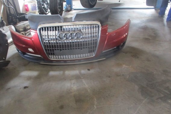 AUDI A6 C6 ALLROAD MASKA BŁOTNIK PRZÓD LZ3