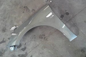 OPEL ASTRA K BŁOTNIK PRZÓD LEWY Z10A