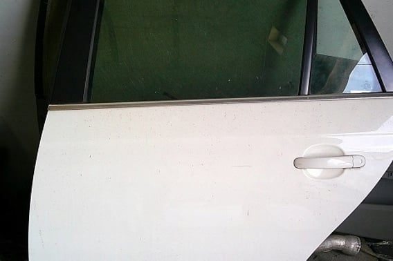 VW GOLF V KOMBI DRZWI TYŁ LEWE LB9A