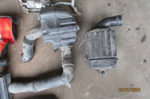 VW CADDY III 2K 2,0SDI  REZONATOR