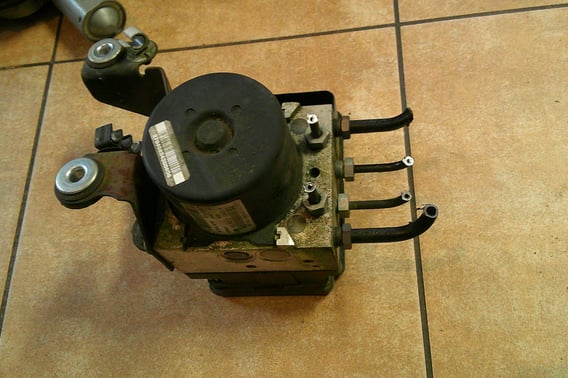 VOLVO V70 POMPA ABS P31423347