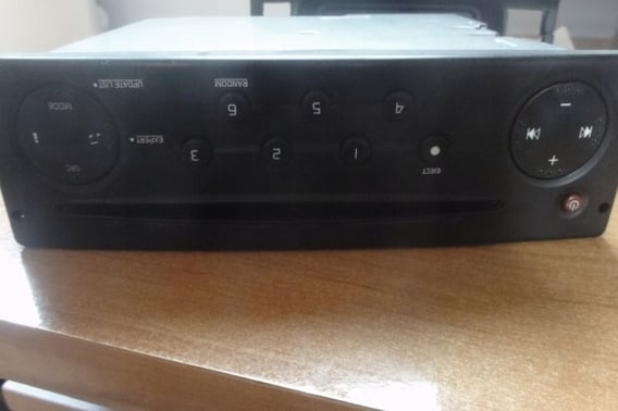 RENAULT TRAFIC RADIO WYŚWIETLACZ 8200633634T
