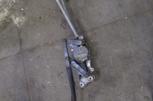 PORSCHE CAYENNE 7L MECHANIZM WYCIERACZEK SILNIK