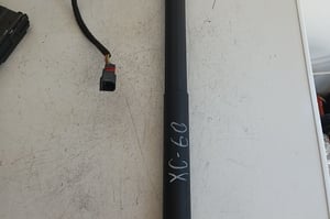 VOLVO XC60 SIŁOWNIK KALPY LEWY 31386705