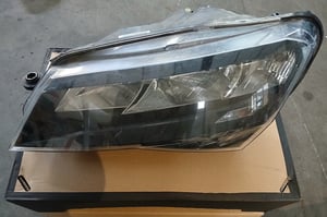 SKODA SUPERB III LAMPA PRZEDNIA LEWA 3V1941015 EUROPA