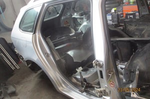 VW GOLF VI KOMBI BŁOTNIK TYŁ PRAWY/LEWY LA7W