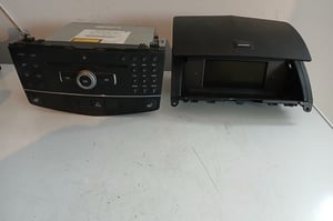 MERCEDES W204 RADIO FABRYCZNE WYŚWIETLACZ A2048700196
