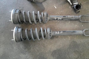 JAGUAR XE X760 2,0D AMORTYZATOR PRZÓD PRAWE/LEWY