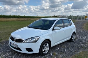 Kia Ceed Hatchback 2011