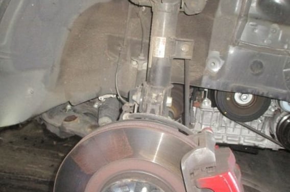 KIA SORENTO III 2,2CRDI AMORTYZATOR PIASTA PRZÓD