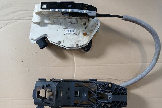 VW TIGUAN I ZAMEK DRZWI LEWY TYŁ 5N0839015A