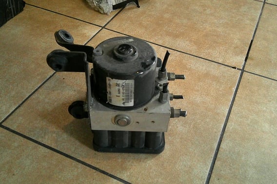 MAZDA 3 BK FORD POMPA ABS 6N61-2C405-EB