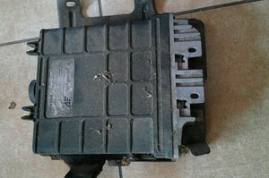 VW SHARAN 7M 2,0 8V STEROWNIK SILNIKA 037906025S