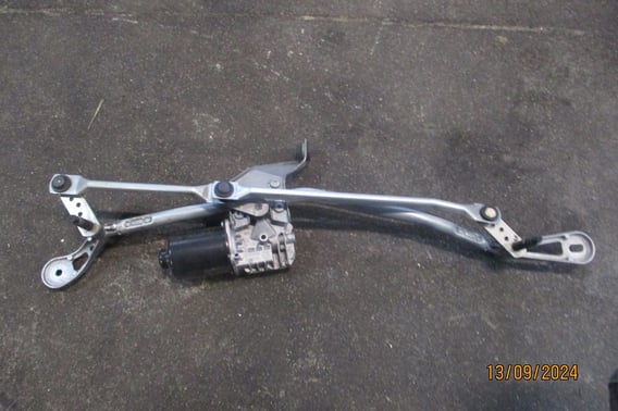 BMW 5 G30 M550 MECHANIZM WYCIERACZEK EU