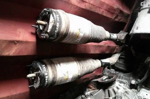 JEEP GRAND CHEROKEE WK2 AMORTYZATOR PRZÓD LEWY 68231887AA