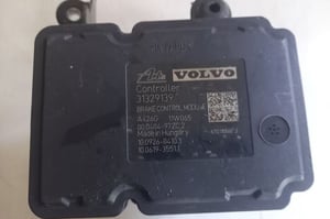 VOLVO V70 III POMPA ABS P31329139
