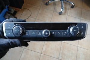 AUDI A3 S3 8V PANEL NAWIEWU I KLIMATYZACJI 8V0820043E