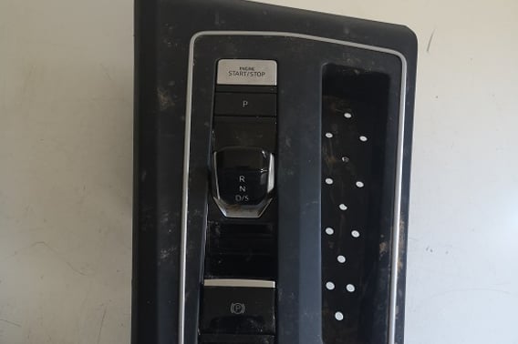 VW GOLF VIII TUNEL ŚRODKOWY PRZEŁĄCZNIK ZMIANY BIEGÓW 5H1864263A