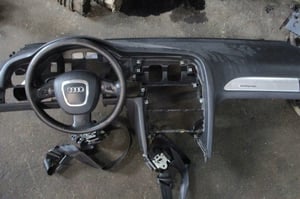 AUDI A6 C6 4F0 DESKA KONSOLA AIRBAG PASY CZARNA