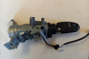 AUDI A1 8X STACYJKA Z KLUCZYKIEM 1K0905851B