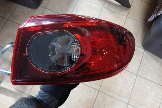 MAZDA 3 III SEDAN LAMPA TYLNA KAROSERYJNA PRAWA B45A-51150 EU