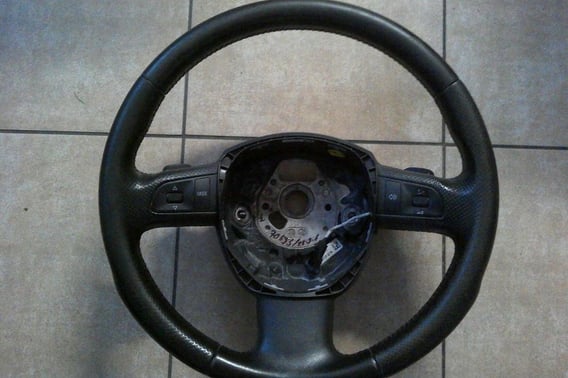 AUDI A6 C6 KIEROWNICA MULTIFUNKCYJNA 4F0124A