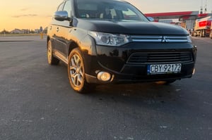 Mitsubishi Outlander SUV 2014
