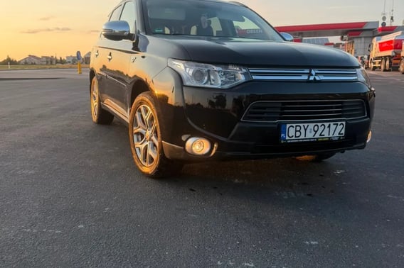 Mitsubishi Outlander SUV 2014