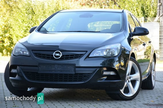 Opel Astra Hatchback 2012