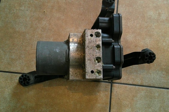 BMW X5 X6 F15 POMPA ABS 6864798