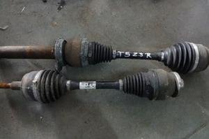 VW T5 2,5 TDI PÓŁOŚ PRAWA LEWA 7H040721AF