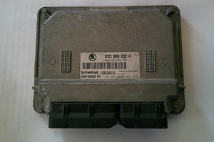 VW POLO 9N STEROWNIK SILNIKA 03D906032A