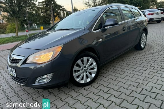 Opel Astra Hatchback 2011
