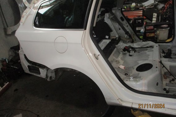 VW PASSAT B7 KOMBI BŁOTNIK TYŁ PRAWY/LEWY LB9A LC9X PRZÓD