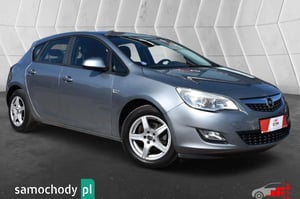 Opel Astra Hatchback 2012