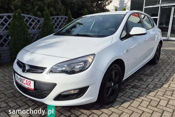 Opel Astra Hatchback 2013