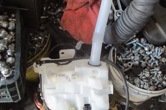 MITSUBISHI OUTLANDER III LIFT ZBIORNICZEK PŁYNU DO SPRYSKIWACZY