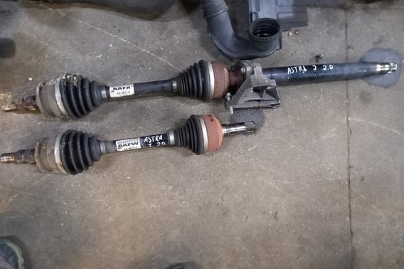 OPEL ASTRA J PÓŁOŚ PRAWA LEWA 13335143/13335142 2.0 CDTI