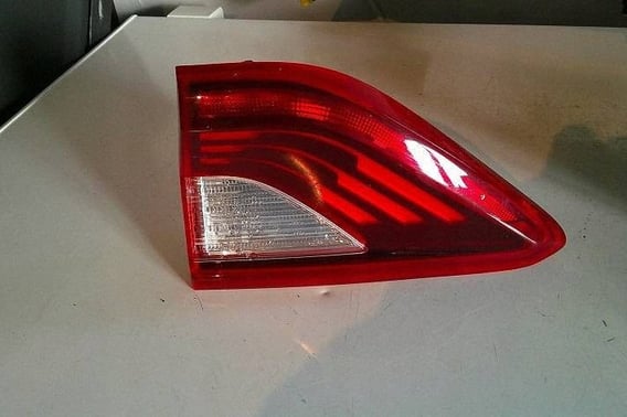 KIA STONIC LAMPA Z KLAPY TYŁ PRAWA LED