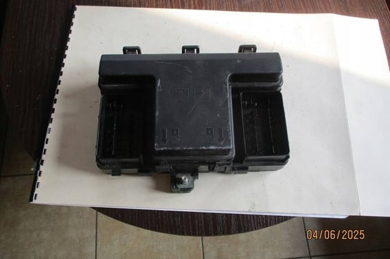 FORD S-MAX MK2 SKRZYNKA BEZPIECZNIKÓW F2GT14A067EC