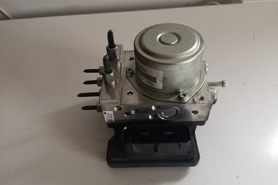 NISSAN JUKE I F15 POMPA ABS A98000B74